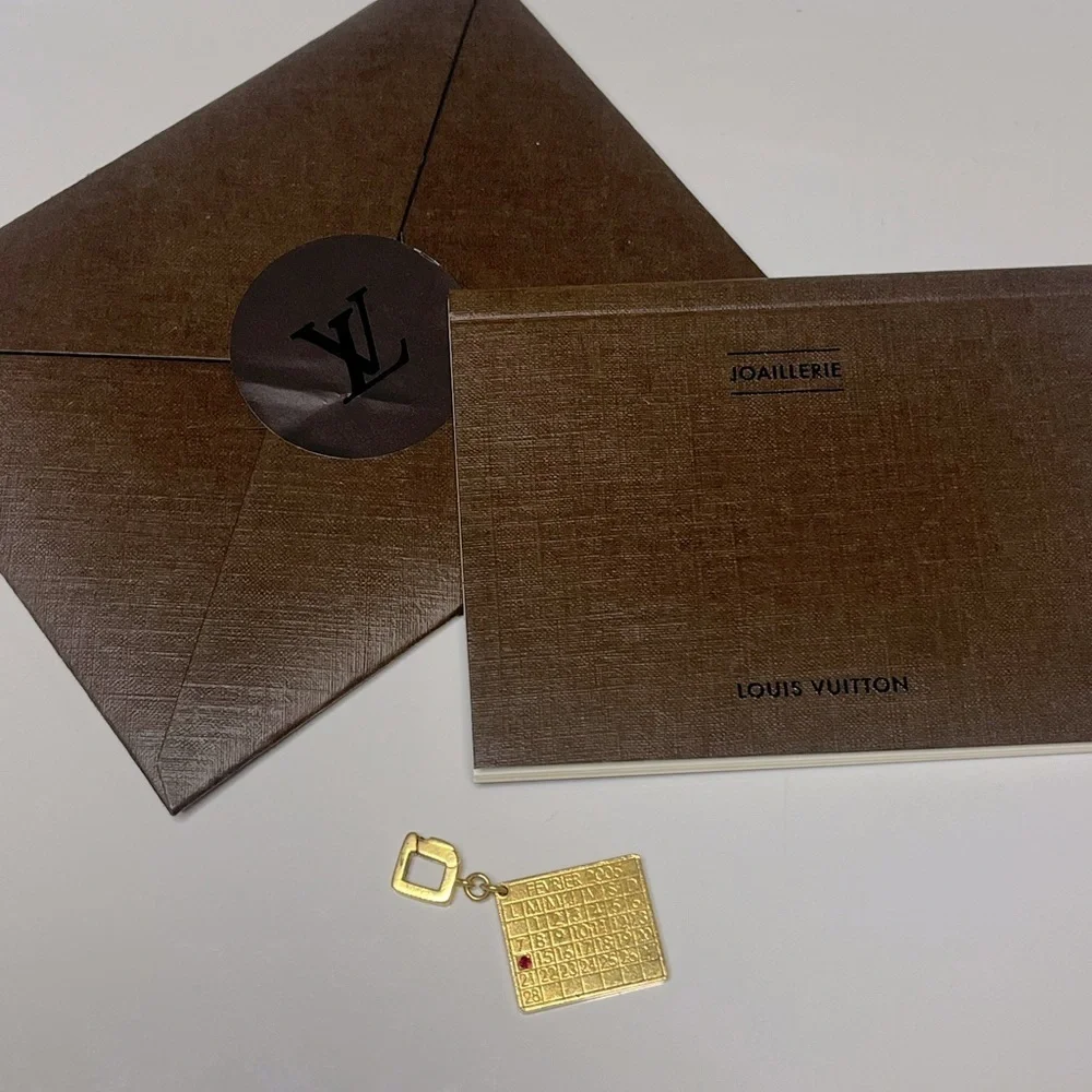 LOUIS VUITTON 18KT GOLD CALENDAR CHARM W/RUBY VINTAGE 2005